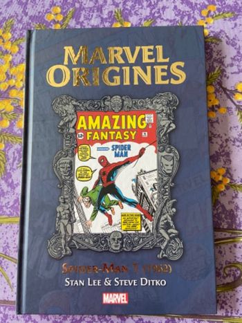 Livre spider man 1 marvel origines et poster