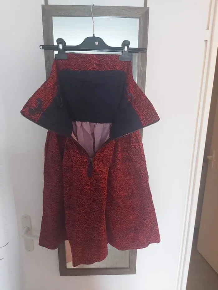 Robe bustier rouge et noire - photo numéro 4