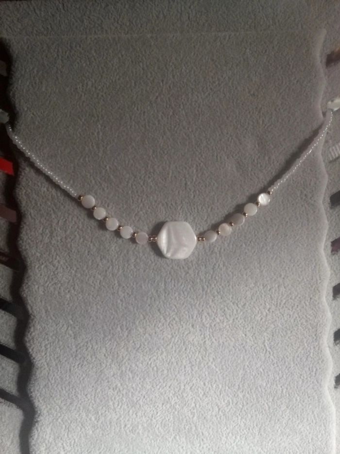 Collier bohème de nacre naturelle blanche