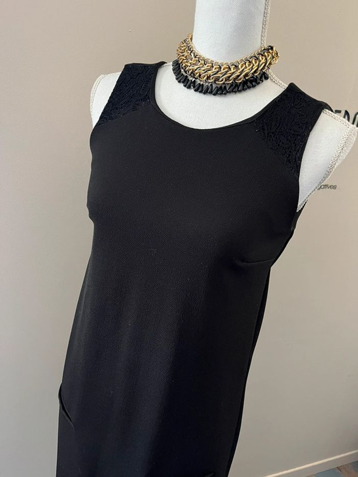 Robe noire mi longue chic sans manches dentelle noire taille 38 - photo numéro 3