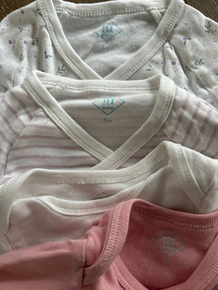Lot 4 bodies manches longues - photo numéro 2