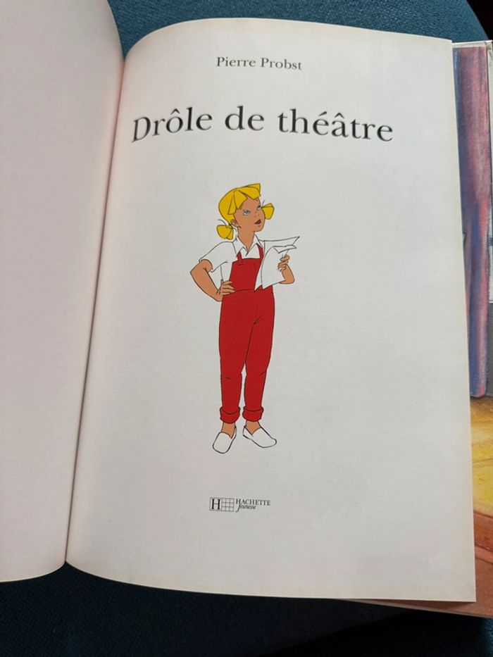 Grand livre album Caroline rouge et ses amis bd Drôle de Théâtre Hachette pierre probst - photo numéro 3