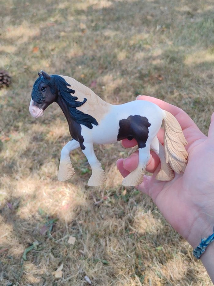 Figurine cheval noir et blanc Schleich