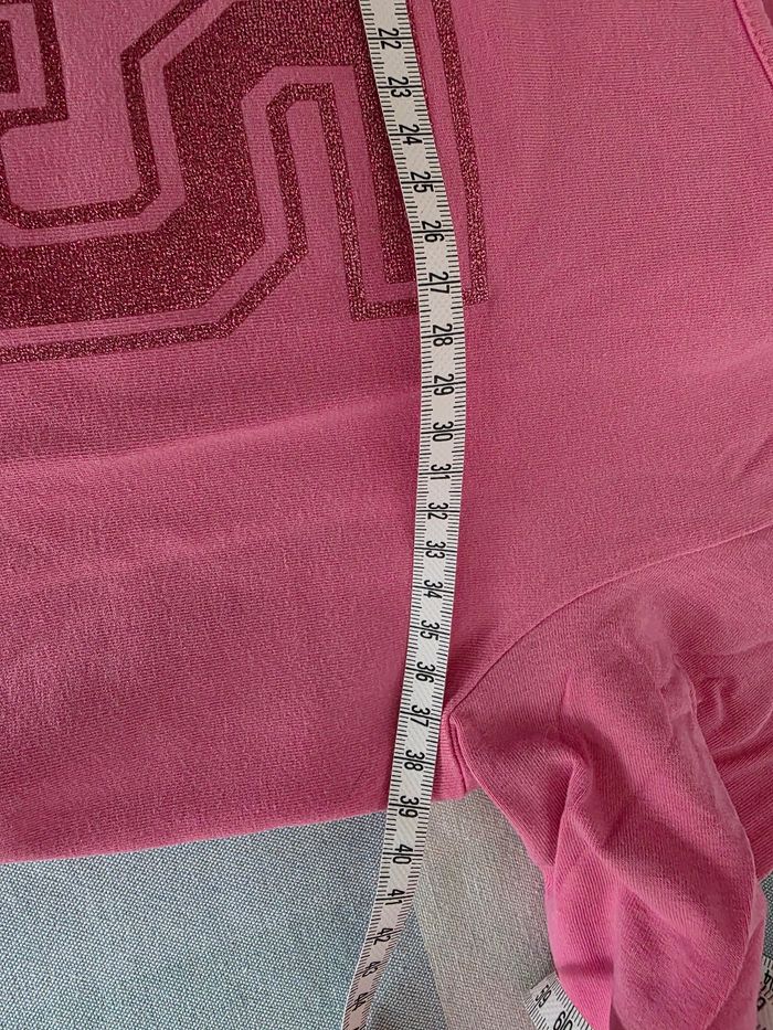 Tee-shirt,rose,col rond,manche 3/4, en très très bon état, ecritures brillantes, largeur d'épaule 30cm, largeur sous bras 39cm, longueur 63cm,en coton& elasthanne ,marque Club Med =5€ - photo numéro 6