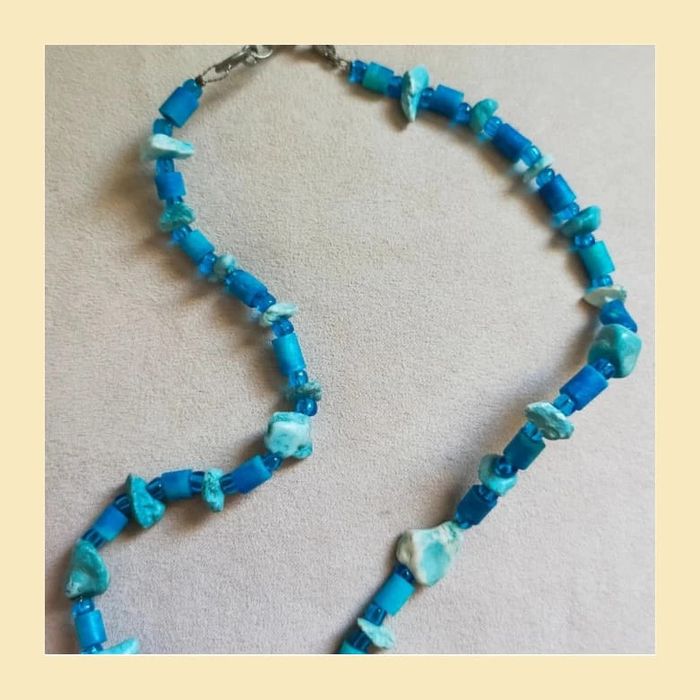 Collier fantaisie – Pierres turquoise et perles bleues - photo numéro 4