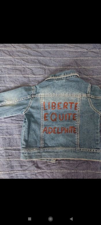 Veste slogan feministe