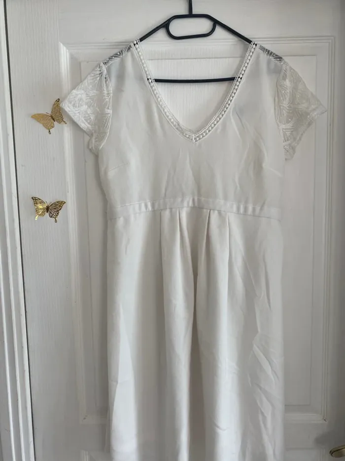 Robe blanche en dentelle