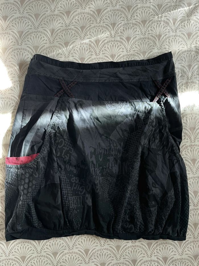 Jupe vintage noire et rouge - photo numéro 2