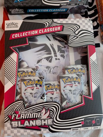 Coffret classeur blanc 10.5 pokemon