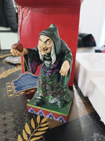 Take a bit méchante reine Disney traditions Jim shore 