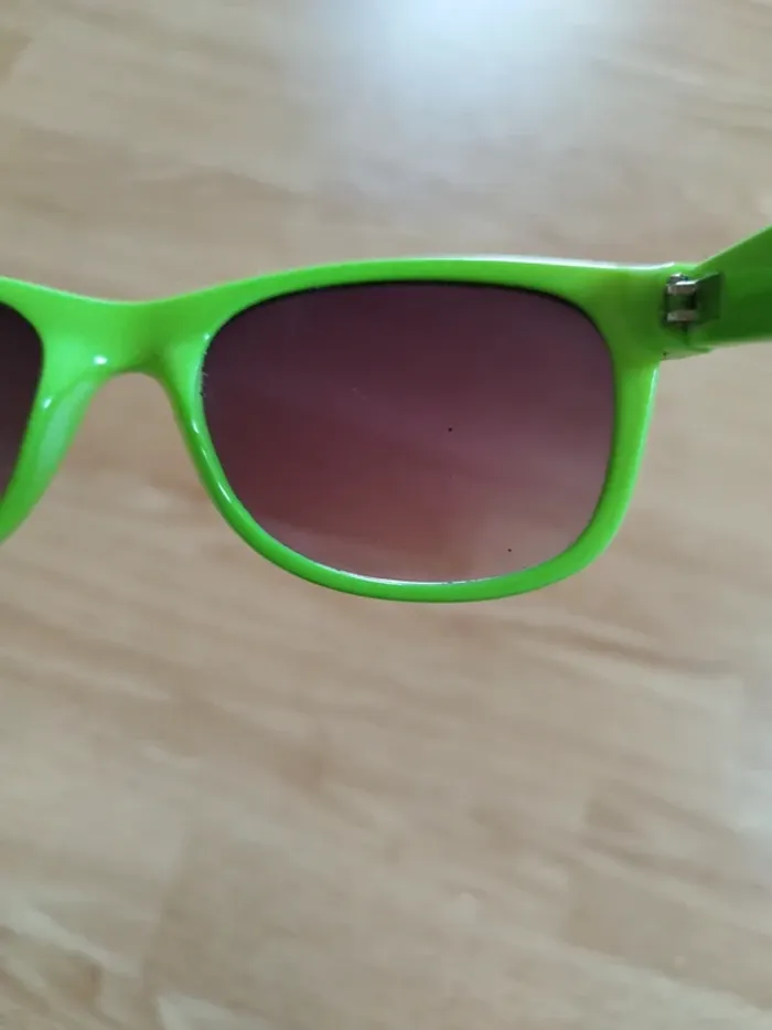 Lunette soleil déguisement vert fluo - photo numéro 3