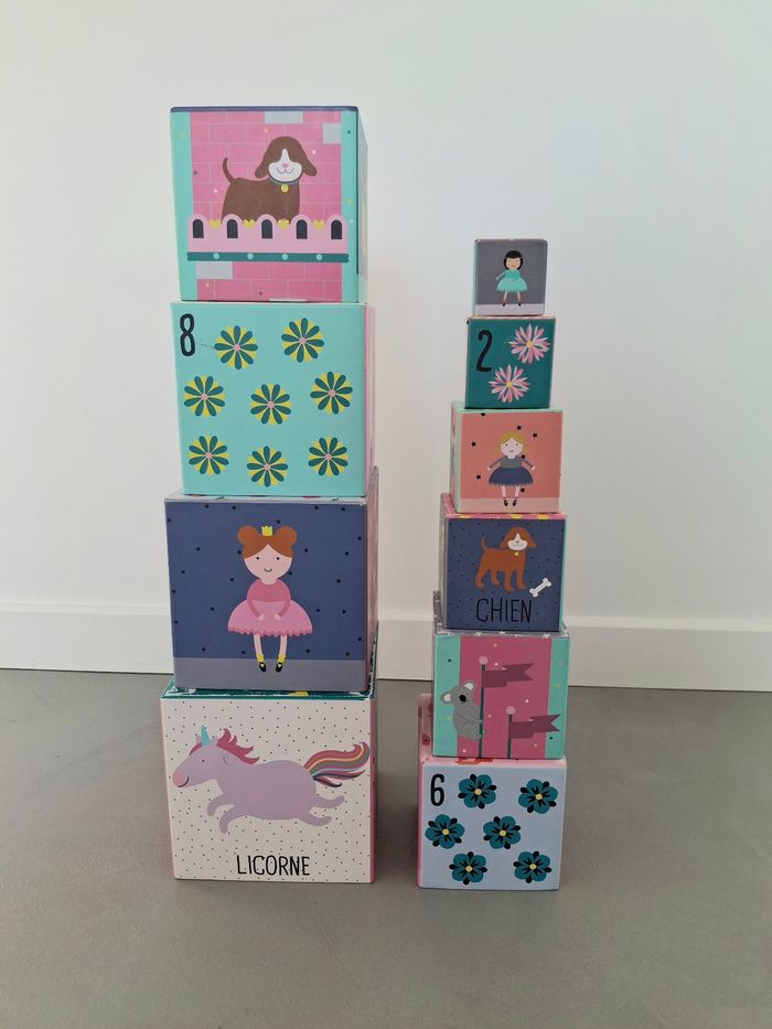 Pyramide de cubes Vertbaudet bébé fille