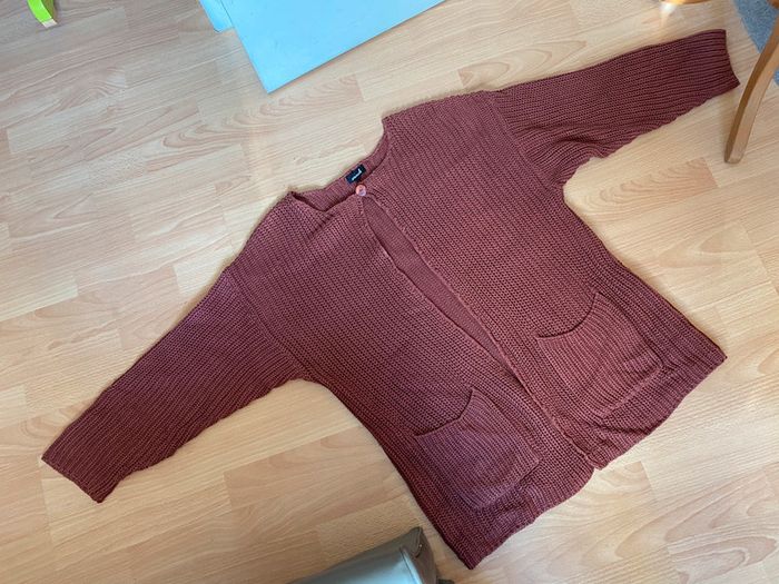Beau gilet mi-long marron T. 46 femme TBE - photo numéro 2