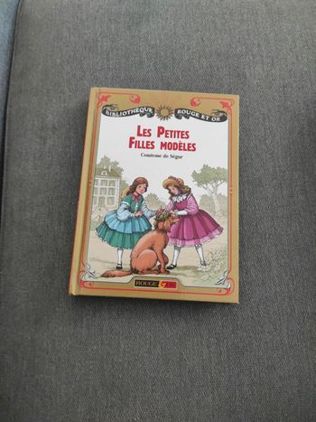 Les petites filles modèles