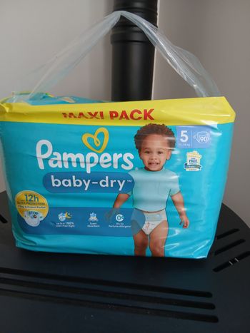 90 couches pampers baby dry T5 