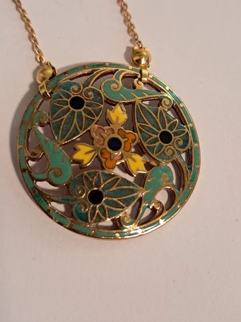 Collier avec plaqué emaillée