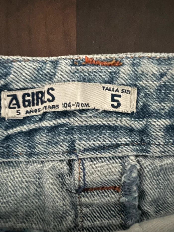 Jupe en jean taille 5 ans en parfait état. 100% coton - photo numéro 4