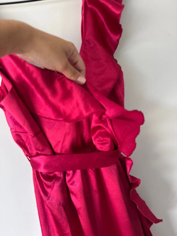 👗 Little Mistress - TL- Robe - bordeaux portefeuille à volants - Rose fuchsia- neuf sans étiquette - photo numéro 2