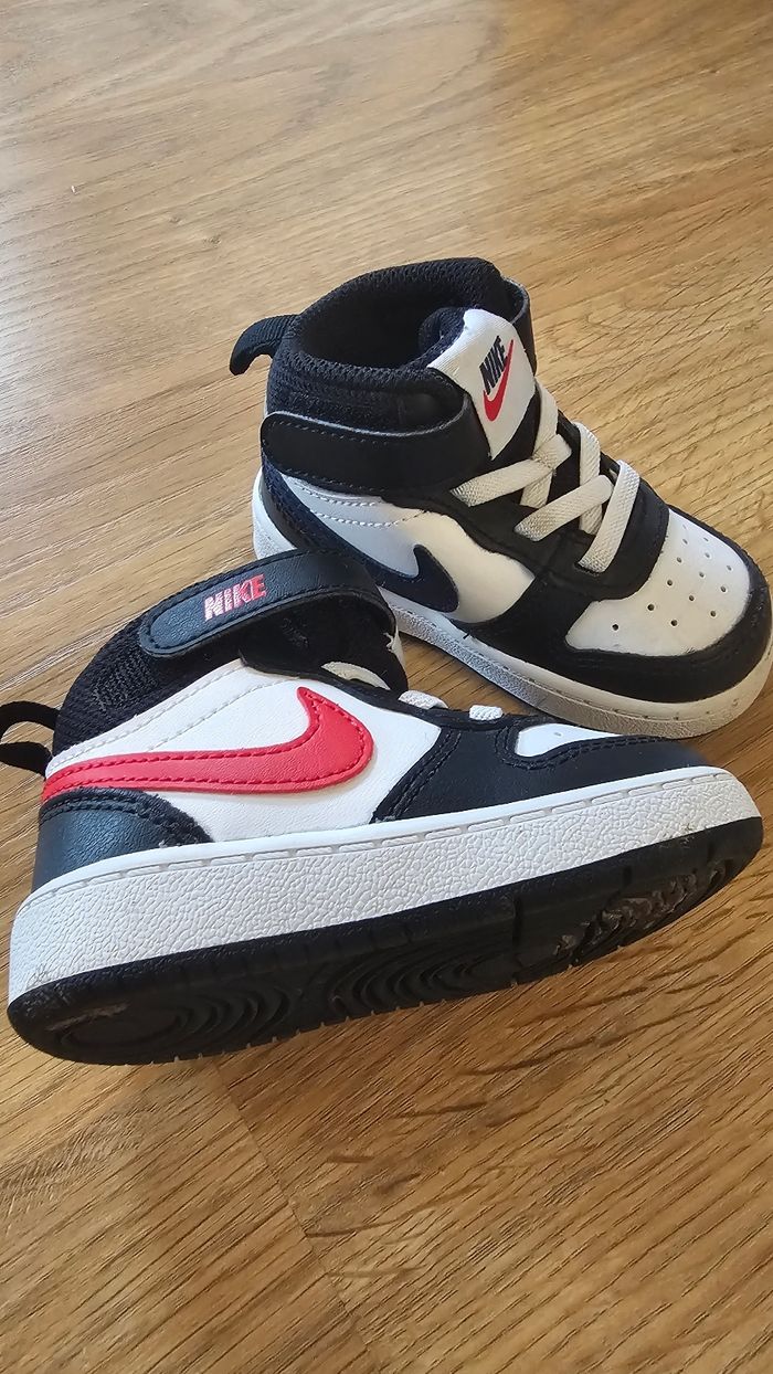 Basket Nike état impeccable - photo numéro 2