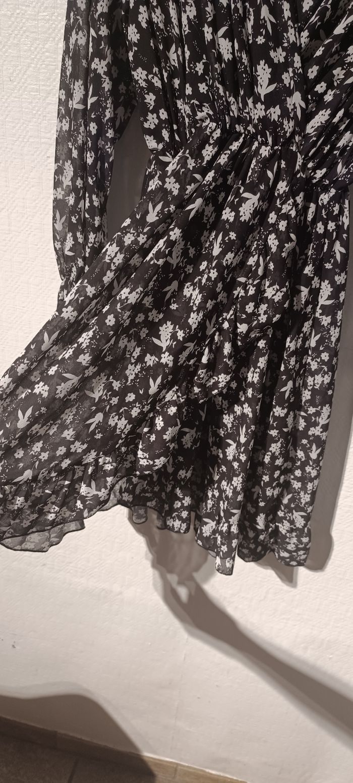 Robe noire fleurie fluide – manches longues – taille M - photo numéro 4