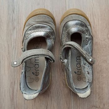chaussures argentées grises fermeture a scratch Eram pointure 25