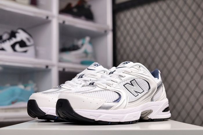 En stock : Baskets New Balance MR530. Un modèle prisé des célébrités et des blogueurs de mode en Eur - photo numéro 5