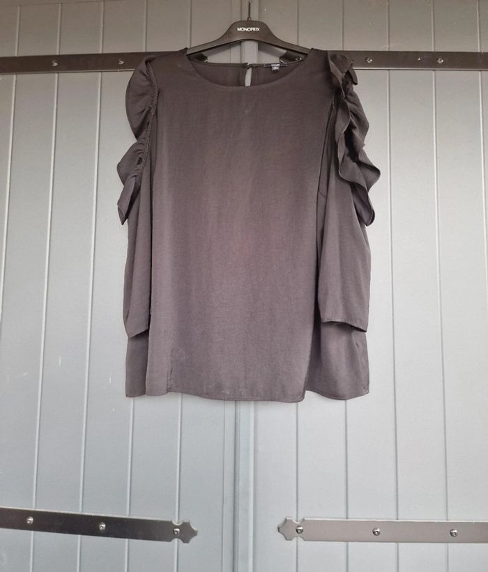 Blouse noir manches longues avec ouvertures et volants - photo numéro 2