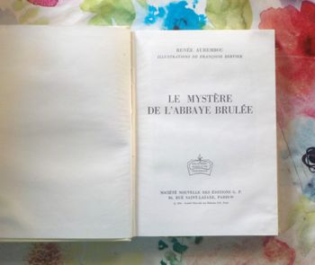 LE MYSTERE DE L ABBAYE BRULEE de Renée AUREMBOU Bibliothèque Rouge et Or