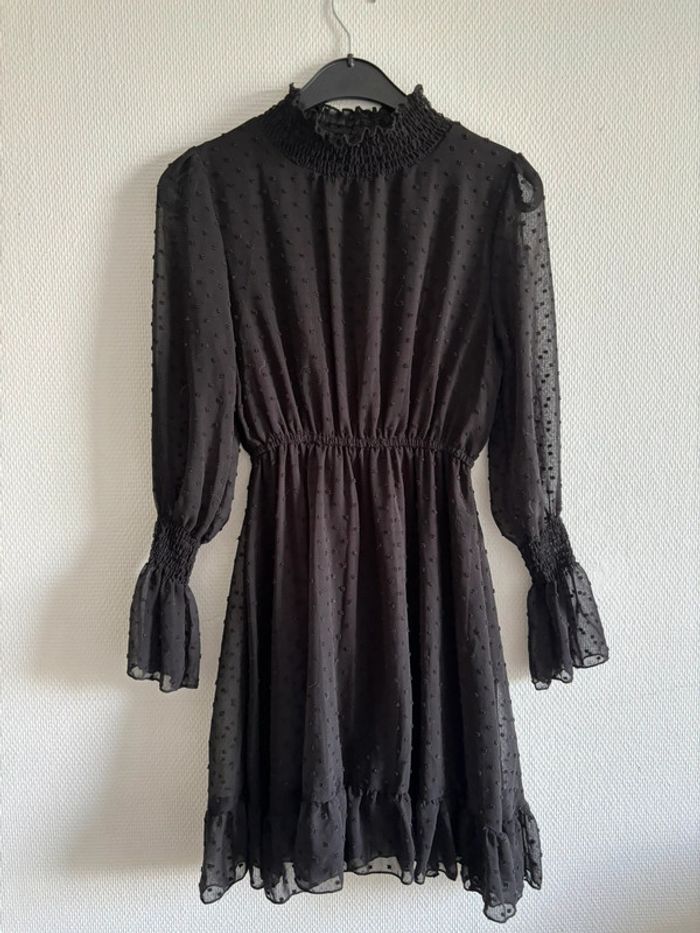 Robe à pois noire