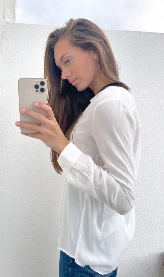 Blouse manches longues noir et blanche Zara avec boutons dorés - photo numéro 5