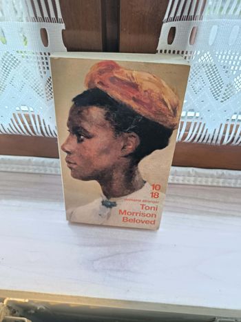 livre Beloved - Toni Morrison en tres bon etat ref EC