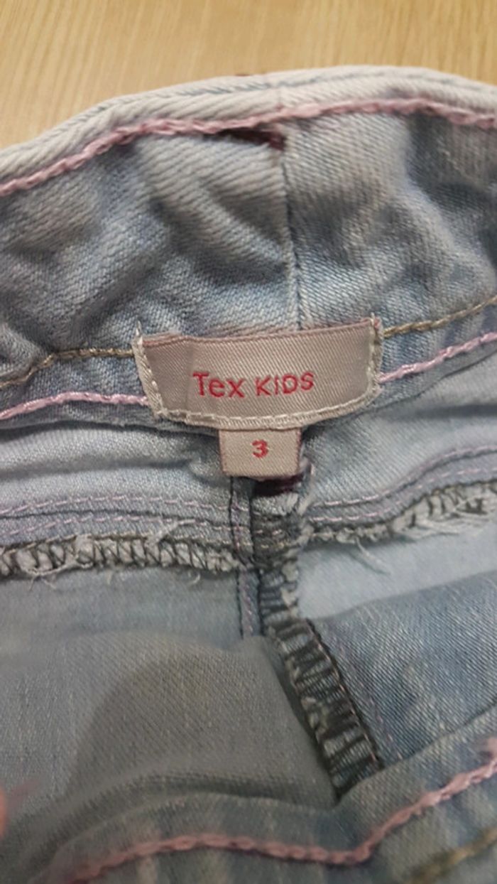 Jean bleu clair avec diamants 3 ans - photo numéro 3