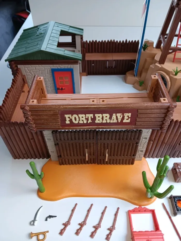 Lot figurines playmobil grand fort western 5245 - photo numéro 2