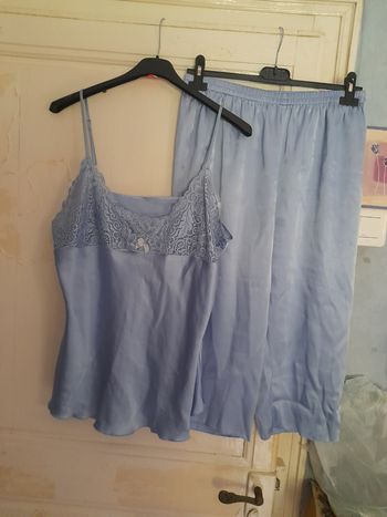 Ensemble de pyjama bleu soyeux, marque Taillissime lingerie, taille 44