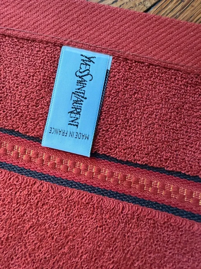 Lot de 2 serviettes de bain Yves Saint Laurent NEUVES - photo numéro 3