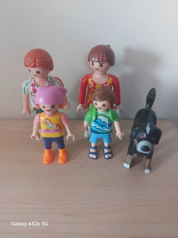 Famille avec chien playmobil