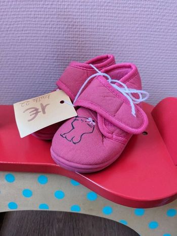 Chaussons roses taille 22