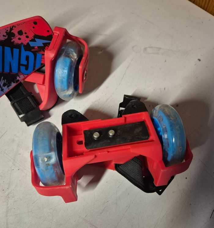 Roulettes talons réglable rouge et bleu - photo numéro 3