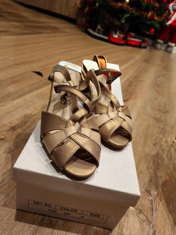 Chaussure femme - photo numéro 2