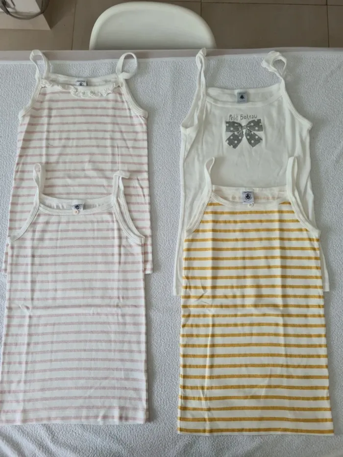 Lot de 4 débardeurs Petit Bateau neufs