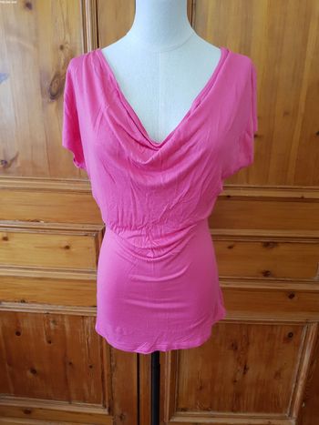 Tee shirt rose avec dos semi nu (file rose)