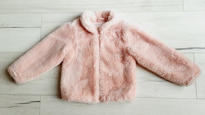 Vêtement fille manteau rose moumoute Okaidi 4 ans