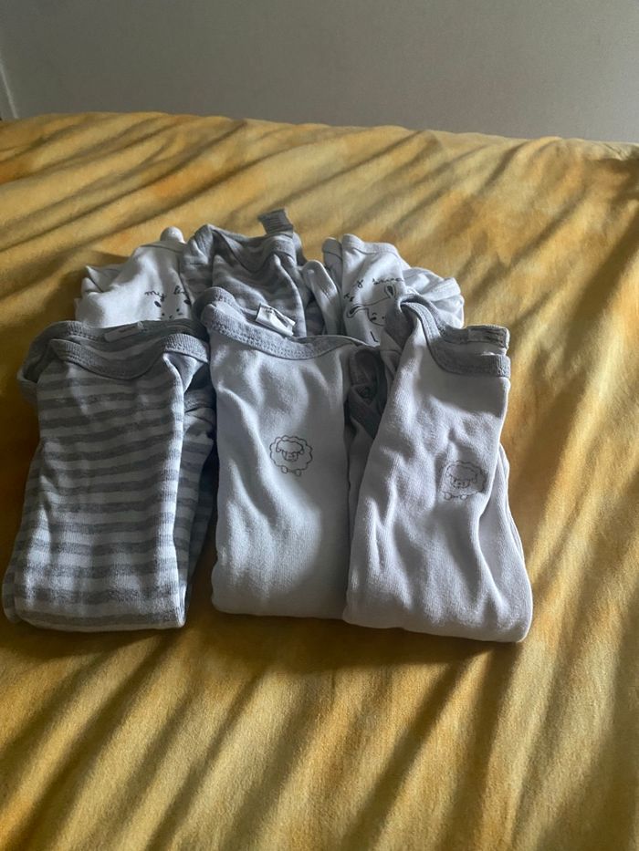 Bodies bébé taille 12 mois