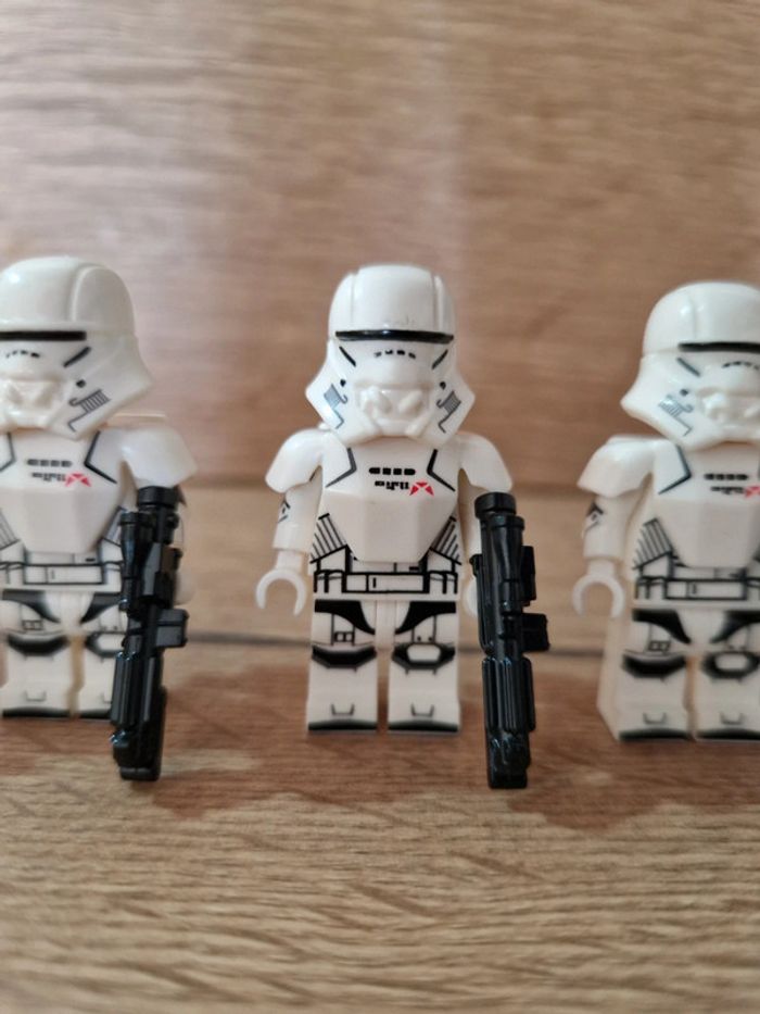 Figurines type lego 4 stormtroopers avec Jetpack star wars - photo numéro 2
