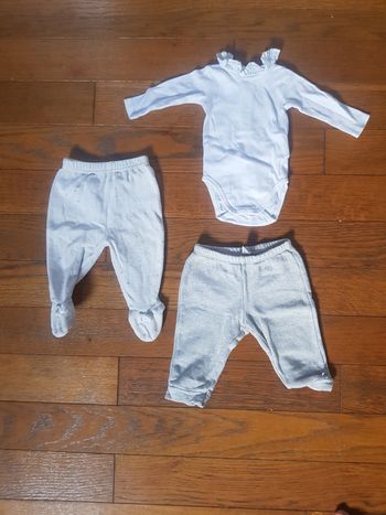 2 pantalons et 1 body