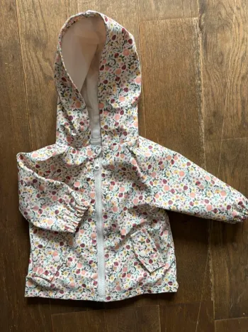 Veste imperméable fleurie 12 mois mots d’enfants parfait état