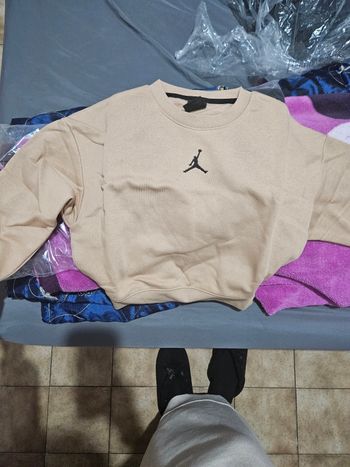 Pull jordan fille