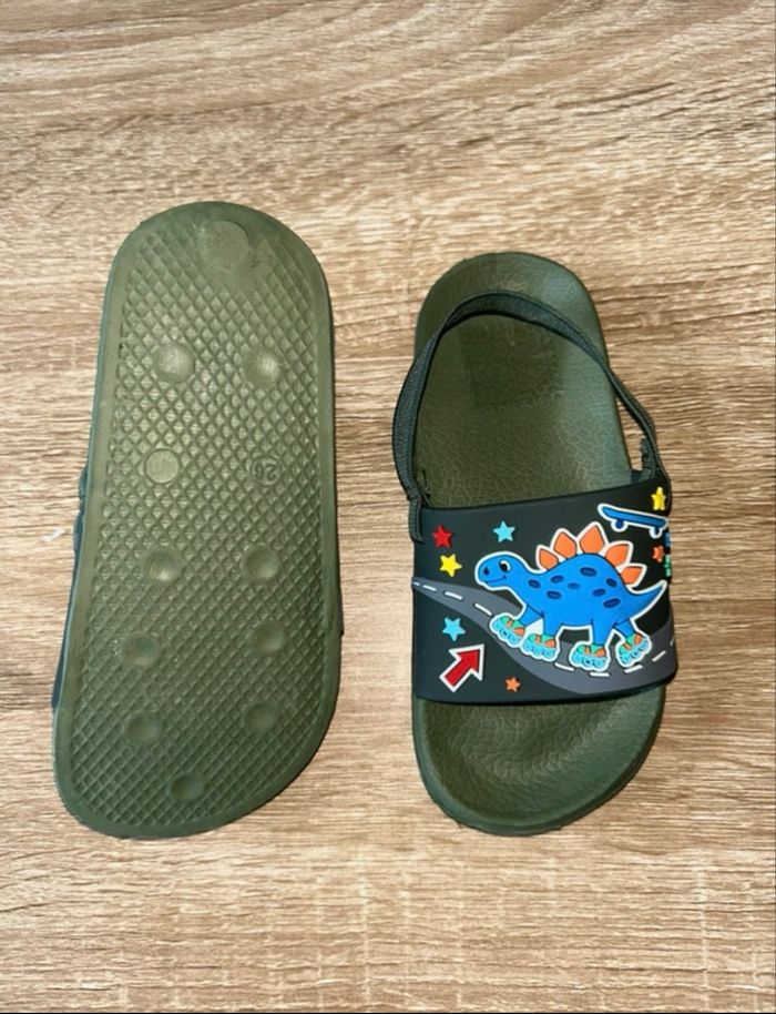 Claquettes dinosaures enfant taille 26