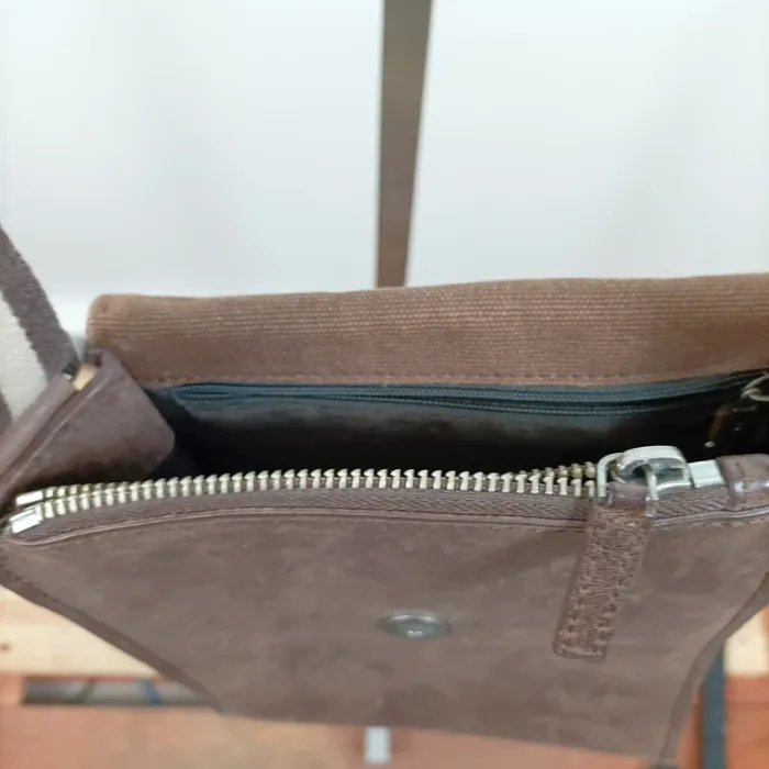 Sac bandoulière marron Lancaster Paris effet cuir vintage zippé compact unisexe A1259 - photo numéro 4