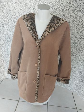 Manteau camel à capuche doublé léopard – suédine douce – T42/L – très bon état